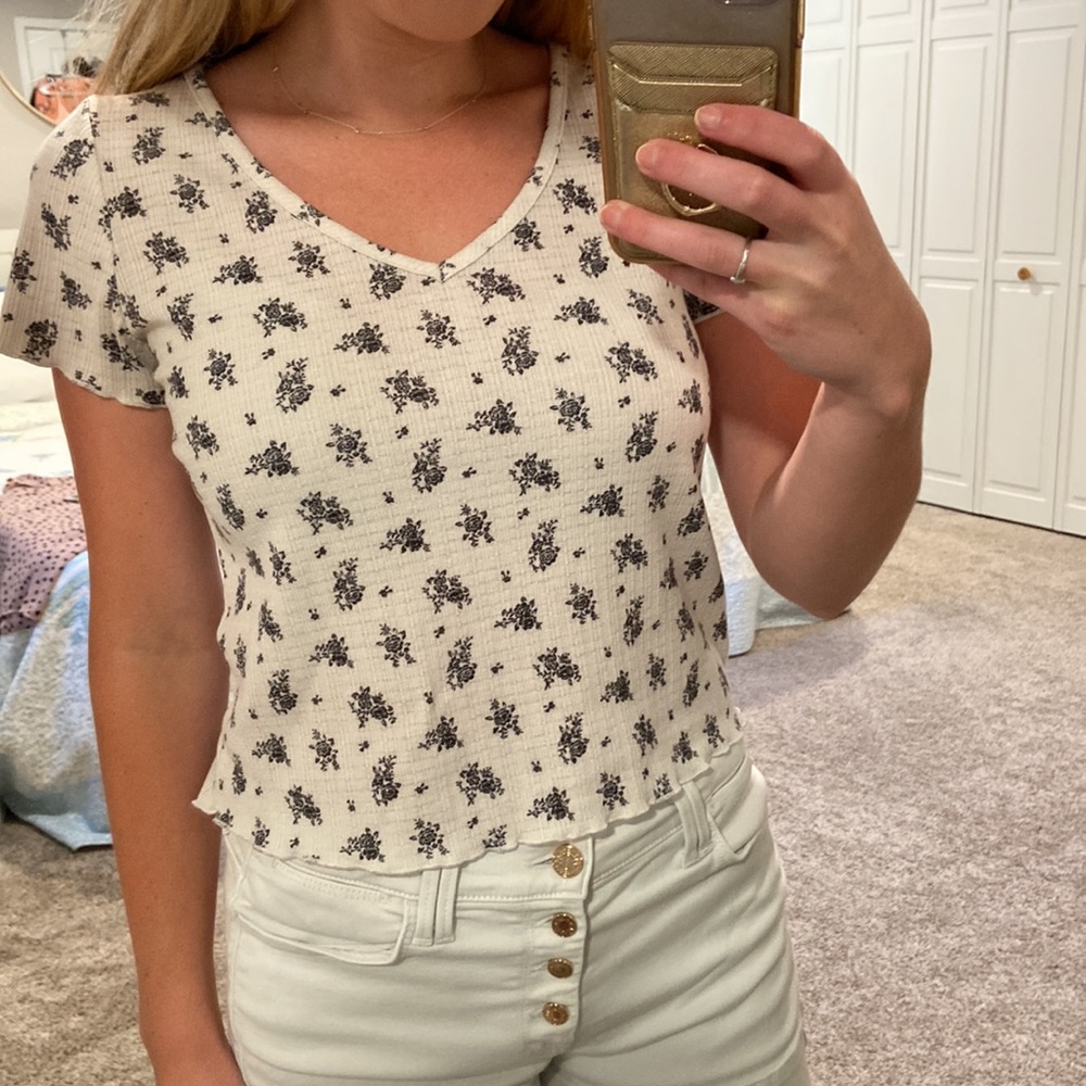 cream floral top with ruffle hem detail